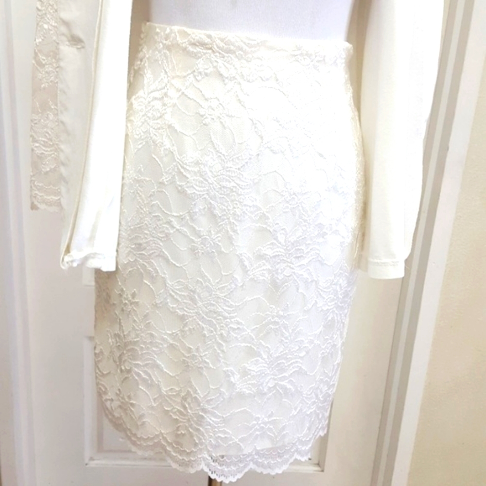 Like new. Cream lace two-piece outfit petite 6 - Picture 4 of 5